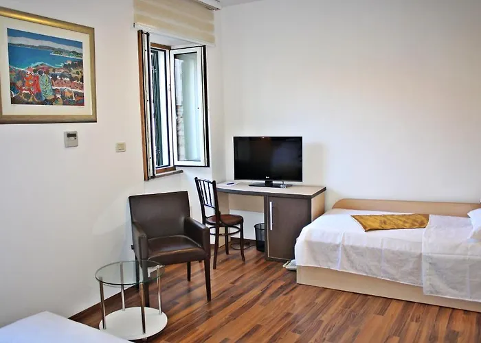 Luxury Keko Πανσιόν Σπλιτ