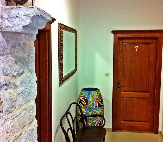 Luxury Keko Πανσιόν Σπλιτ